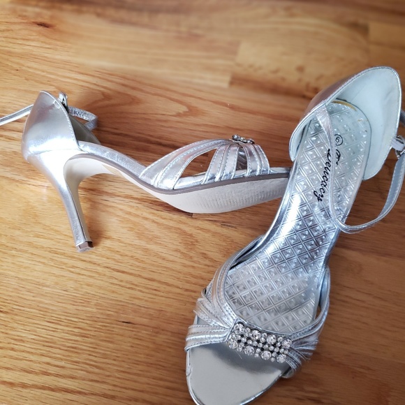 Dress sliver shoes - Picture 1 of 2